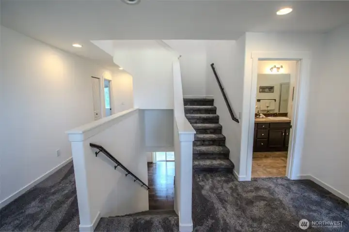 Upper Landing / Hallway:
