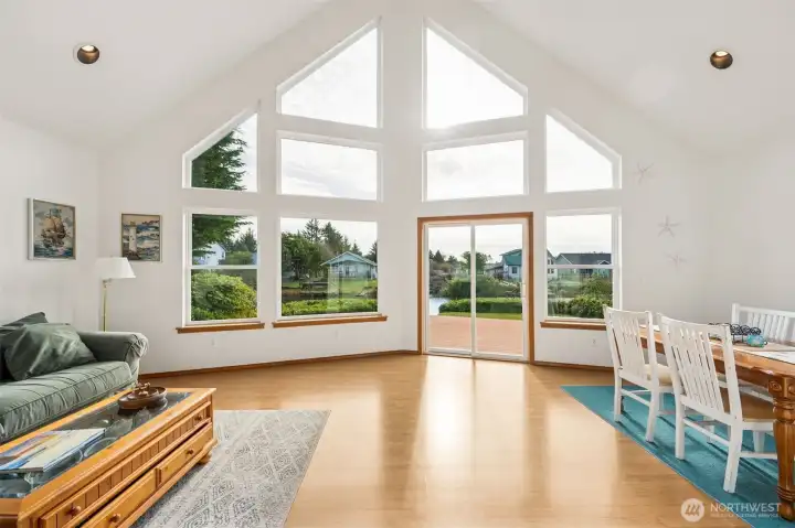 Tons of natural lighting.