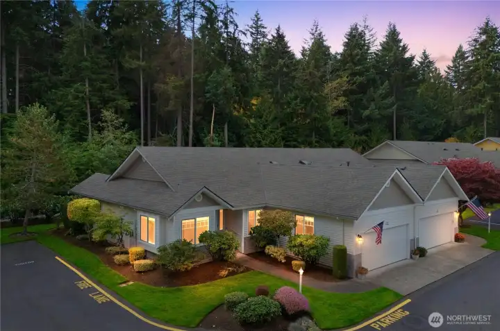 Come fall in love with 31849 48th Circle SW, Unit 13A! A peaceful and picturesque lifestyle awaits you here at The Palisades at Dash Point.