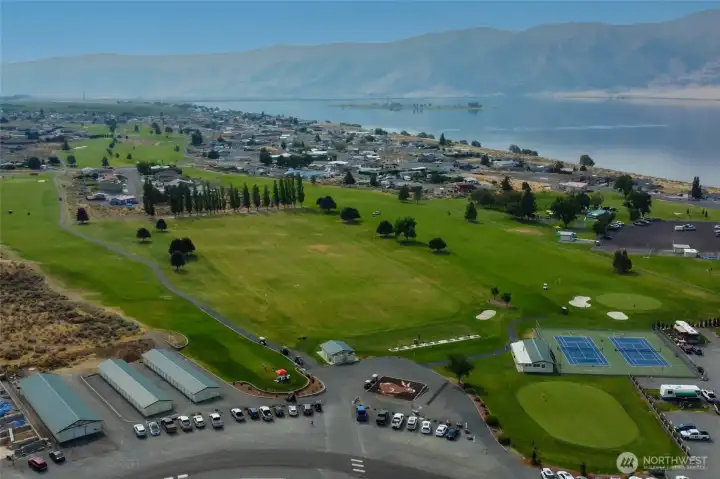 Golf course, driving range, pickle ball courts, putting green all set in the middle of Desert Aire!