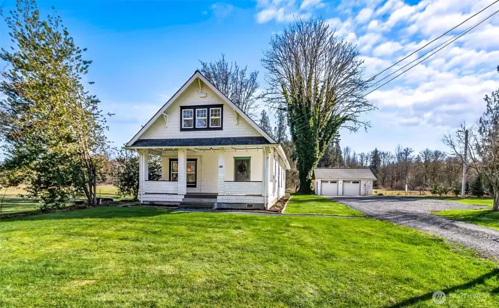 2016 sq ft home with 2 car garage