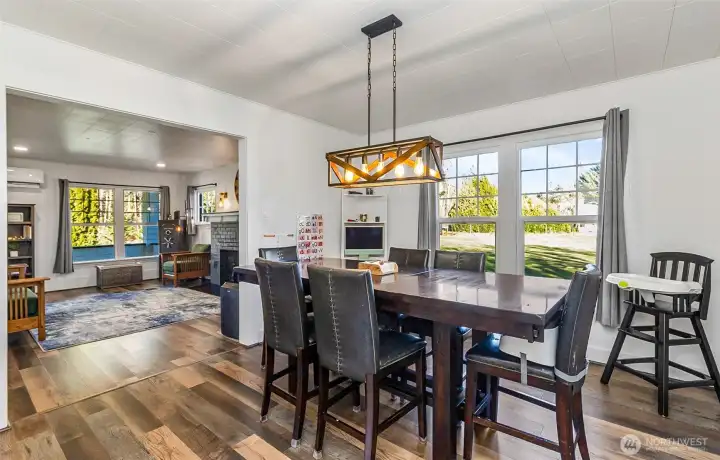 Dining area/living room