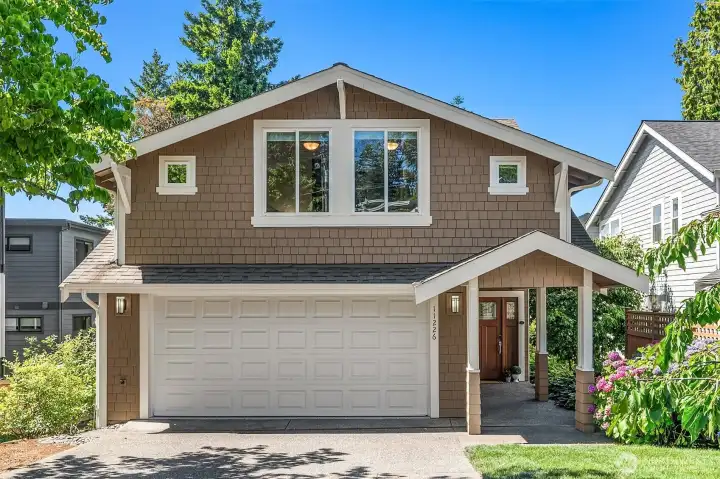 Elegant craftsman style home in Kirkland