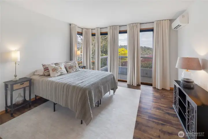 primary bedroom with covered deck