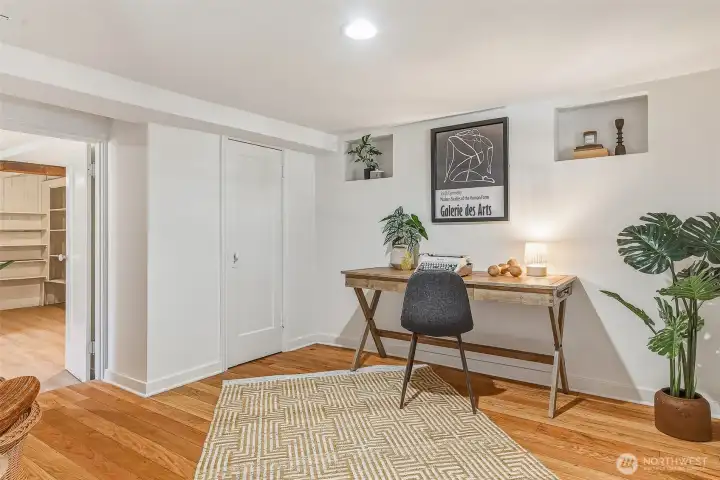Lower level office/bedroom
