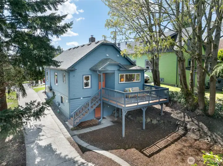 Back deck/yard perched in the trees
