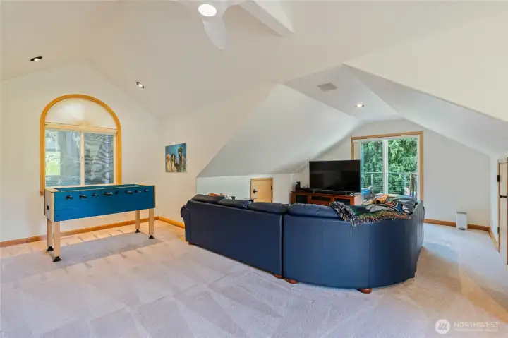 Bonus Room over main house garage with hardwood decking and territorial views