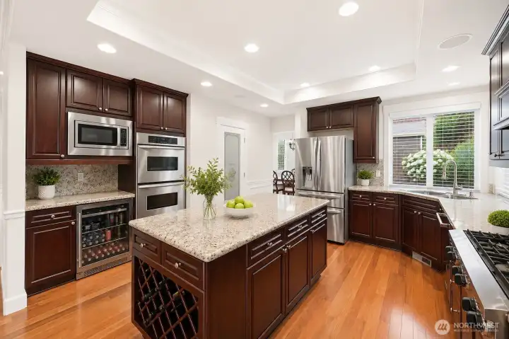 lots of stoarage space in kitchen