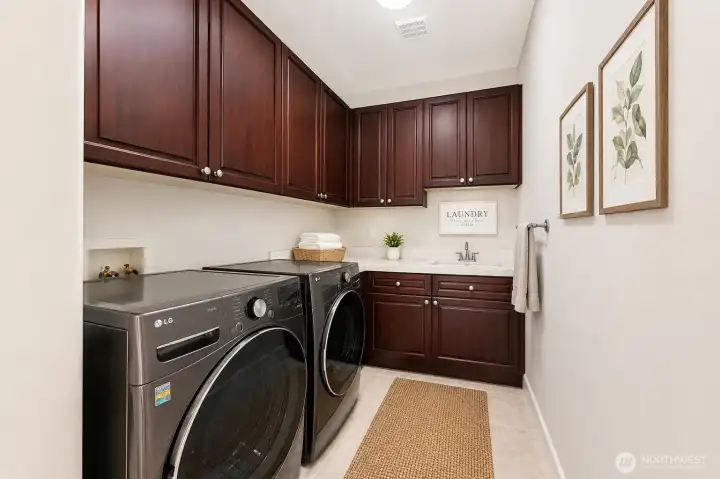 Laundry room with plenty of storage