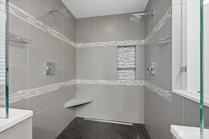 Double shower heads, no more stealing water.