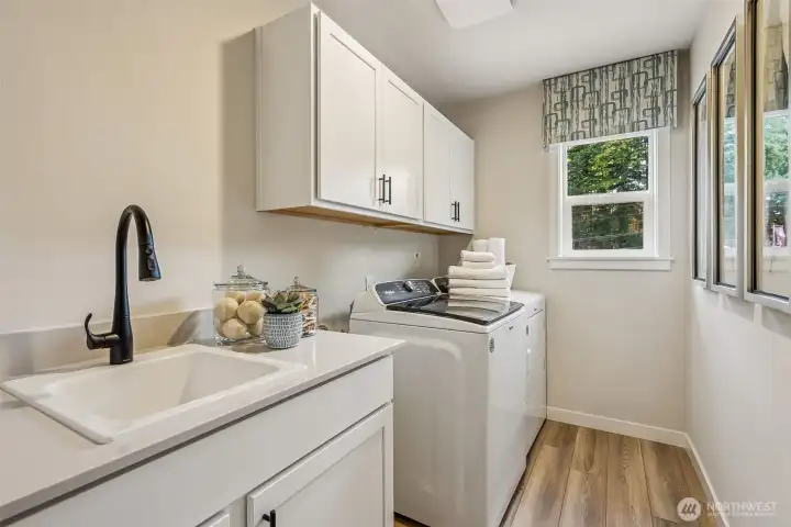 Disclaimer Secondary photos of same floor plan on different lot in different community: Photos are from another Luna, finishes, upgrades, and features may vary.