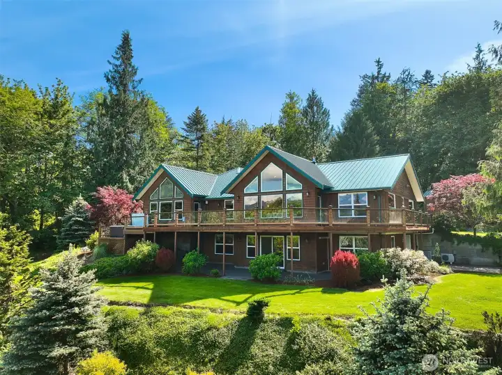 Main house offers wonderful layout. 3bed 2 bath on main floor. Additional 1bed 1bath living quarter on lower level. Main house offers wonderful layout. 3bed 2 bath on main floor. Additional 1bed 1bath living quarter on lower level.