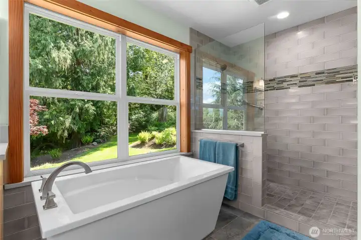 Large walk in shower & tub have view of private back yard. Large walk in shower & tub have view of private back yard.