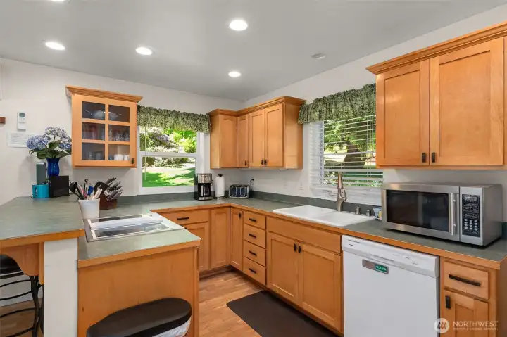 Inside you will find a special cottage vibe. Furnishing included in purchase. Inside you will find a special cottage vibe. Furnishing included in purchase.