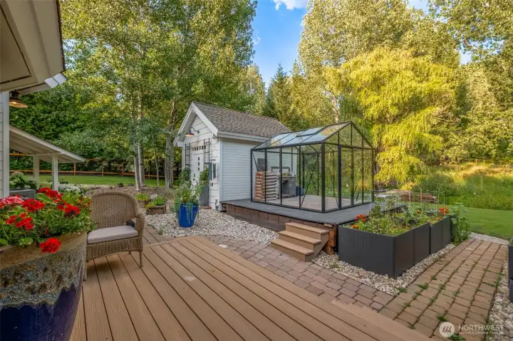 Outdoor Dining & Green House Outdoor Dining & Green House