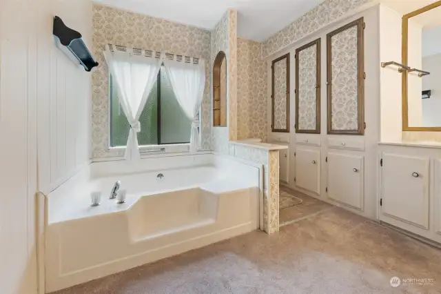 Primary suite with large soaking tub. Calgon take me away.