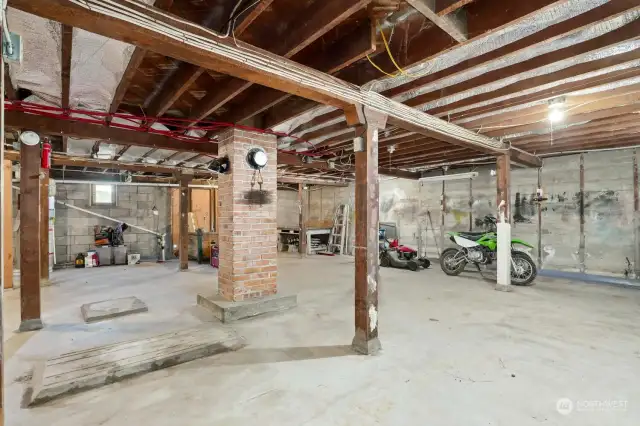 9 ft ceilings allows for tons of storage. Space that allows you to park your ATV's dirt-bikes and other tools.