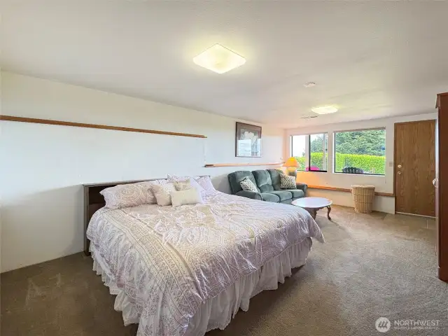 Huge bedroom 4 downstairs