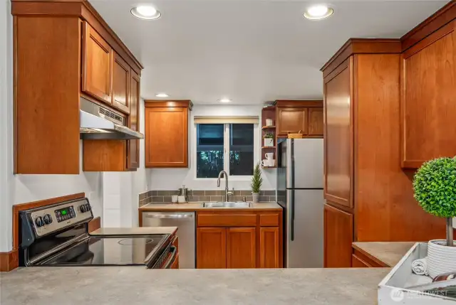 Kitchen-All Appliance Stay!
