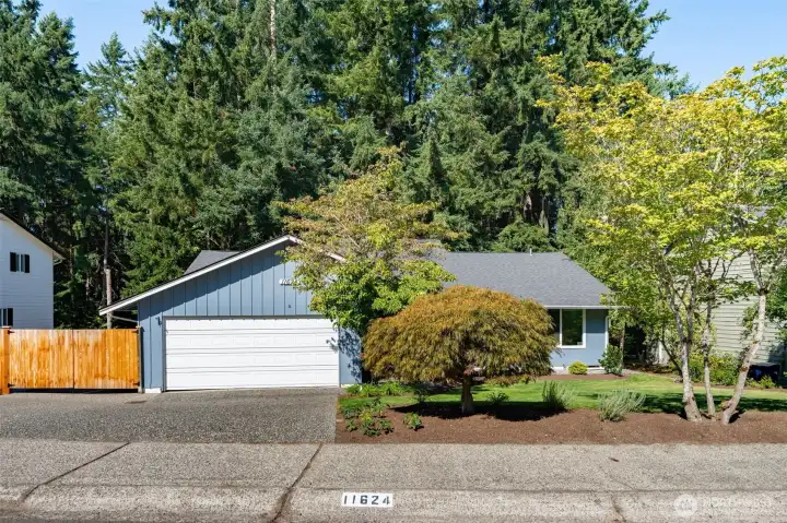 Welcome Home to this beautiful rambler in Kingsgate.