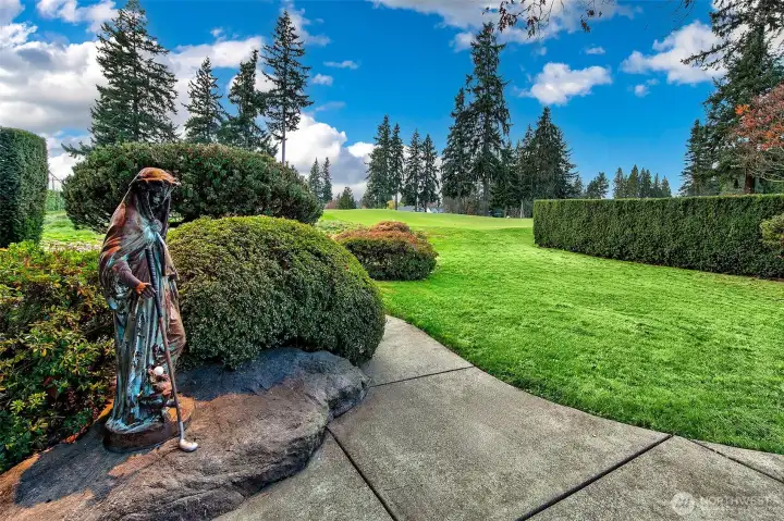 A front-row vantage onto Sand Point Country Club’s meticulously maintained fairways, framed by sculpted yew hedges and mature evergreens that reinforce both privacy and expansiveness. Life on the course places you steps from the Club’s wide range of amenities: an 18-hole championship golf course, practice facilities, tennis and pickleball courts, a junior-friendly swim program, a full clubhouse with dining and social events, and year-round recreational programming. This outlook captures not only the beauty of the grounds but the daily convenience of club life woven seamlessly into the landscape.