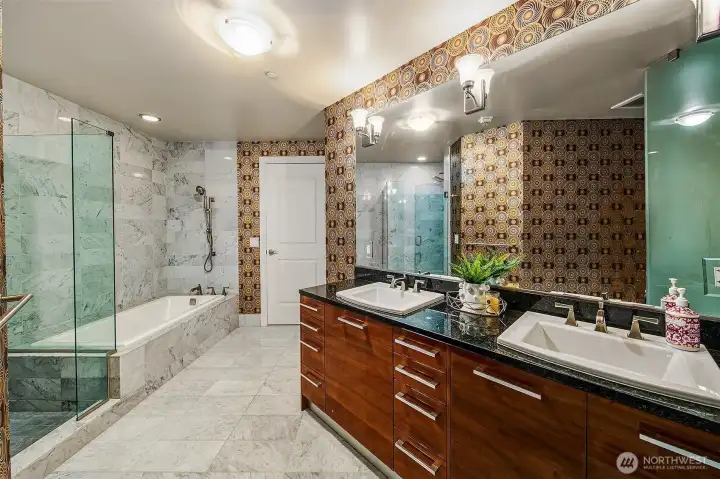 primary bath double vanity, large soaking tub