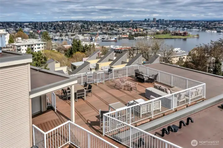 A true highlight of the home. Panoramic views of Lake Union and beyond.