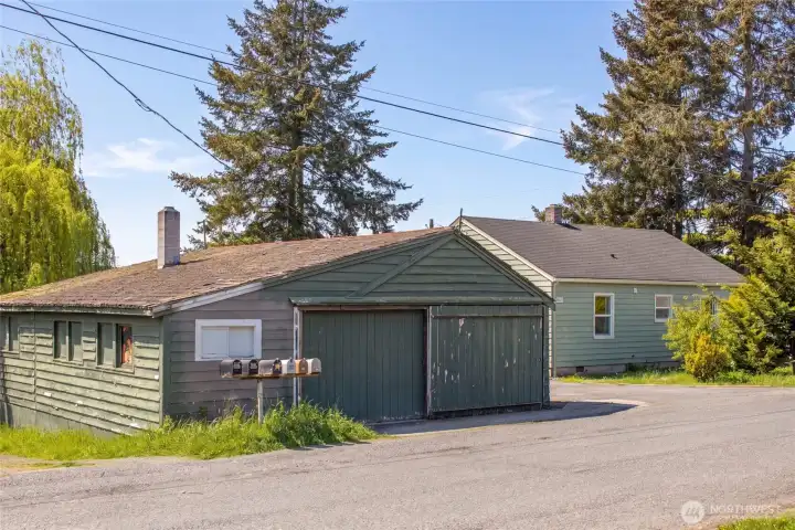 Situated on a desirable corner lot in a quiet residential neighborhood, this charming 1940s cottage benefits from excellent natural light on multiple sides and a detached garage, all just steps from Friday Harbor's ferry terminal, shops, restaurants, and schools. The property's multi-family zoning for up to four units (buyer to verify) adds exceptional long-term investment potential.