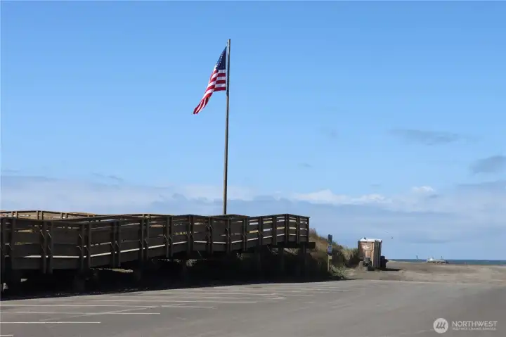 Entrance to the boardwalk on Bolstad