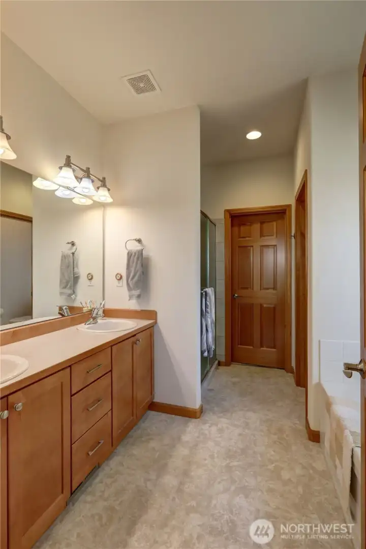 Five piece primary bath