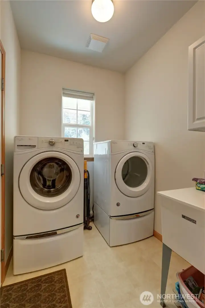 Deep sink in the laundry