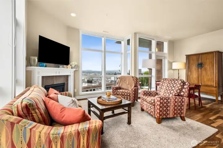Although not clearly visible in this image, Mt Rainier is framed beautifully by these wall-to-wall windows.