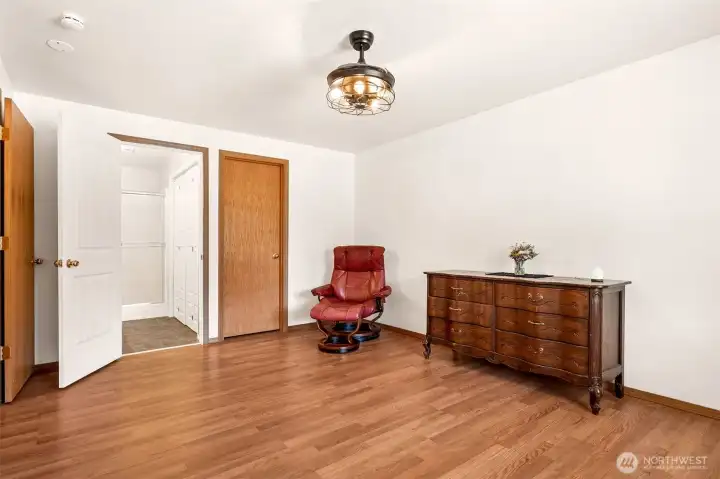Flexibility is one of this home's superpowers, and this room is a perfect example. This spacious primary suite is located on the main floor and enjoys its own private en suite bath and walk-in closet, both conveniently accessed directly from the bedroom. But what truly sets this property apart is that it's not the only primary suite. There's a second primary suite elsewhere in the home, creating an exceptionally versatile layout for multigenerational households, extended family visits, live-in caregivers, or simply giving everyone a little more elbow room.