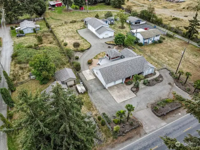 Private, versatile, no HOA and close in to shopping, JBLM, and dining