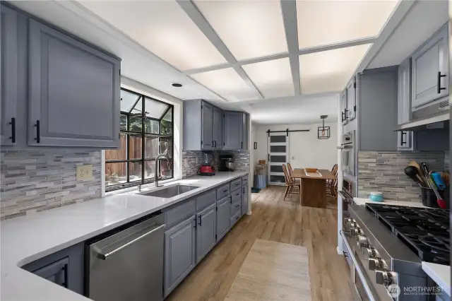 Light and Bright - New stone counters and paint!