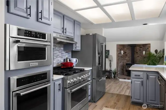 Stainless Appliances all stay!