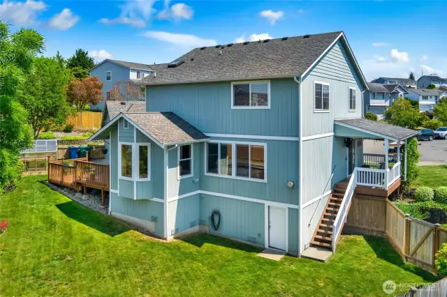 Awesome manicured back yard, ready for summer!