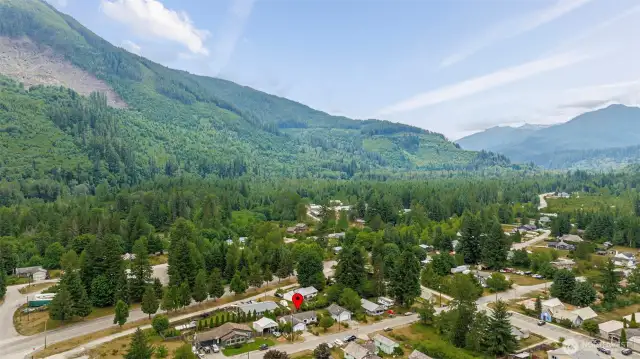 Mountain Views Surround you in Darrington!