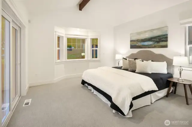 Primary suite on main. Brand new high end carpeting throughout.