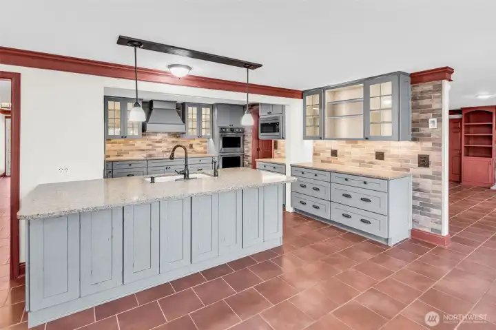 Stunning kitchen with plenty of storage space