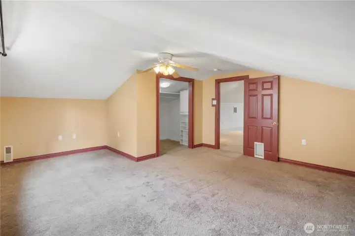 Bedroom 4 with closet