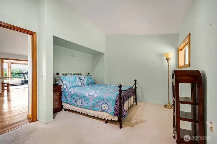 Guest bedroom