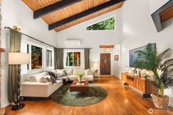 Big trapezoidal picture windows for maximum light.