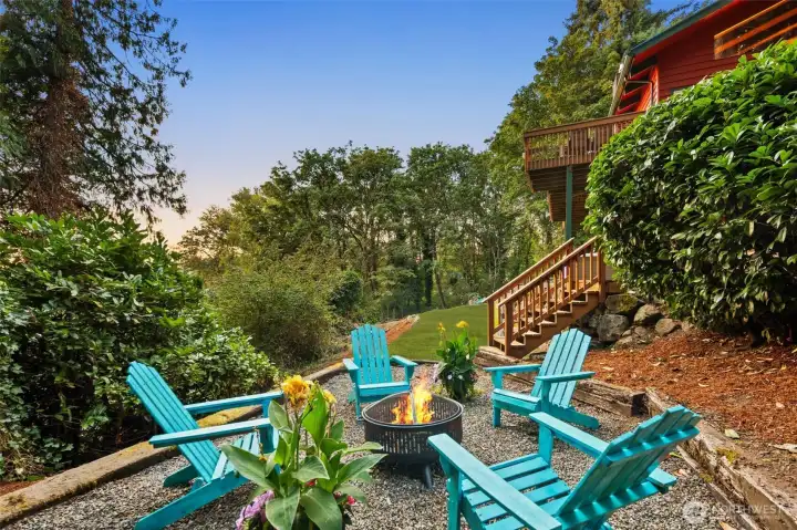 So much outdoor space, bonfires? Garden beds? Want a water feature?