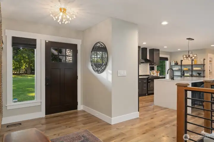 Entry with immediate connection to life & entertaining
