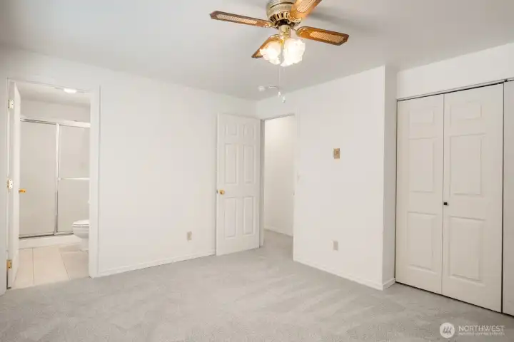 Primary bath just off primary bedroom