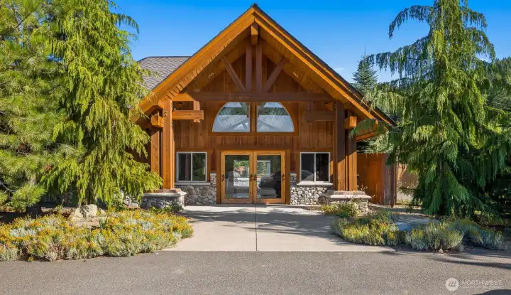 Roslyn Ridge Activity Center included