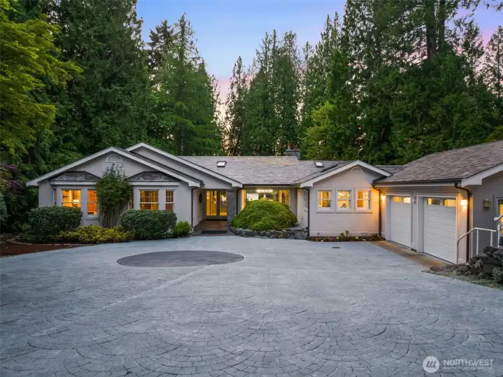Exceptional PNW lakefront estate with single-level living Exceptional PNW lakefront estate with single-level living