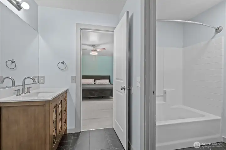 Primary En Suite Bath
