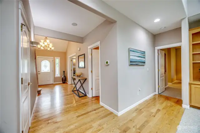 Hallway to primary suite.